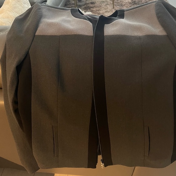 Laura Pant Suits - Picture 5 of 7